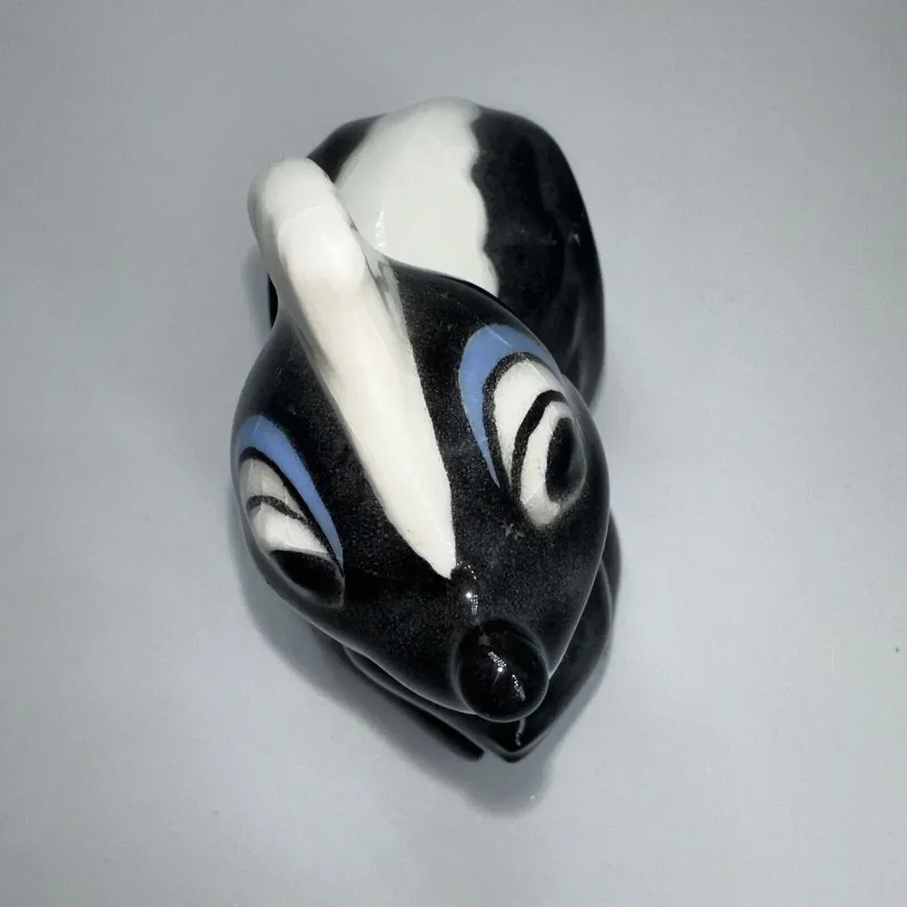 Vintage Disney Productions Flower Skunk From Bambi Parks Souvenir Ceramic Figure
